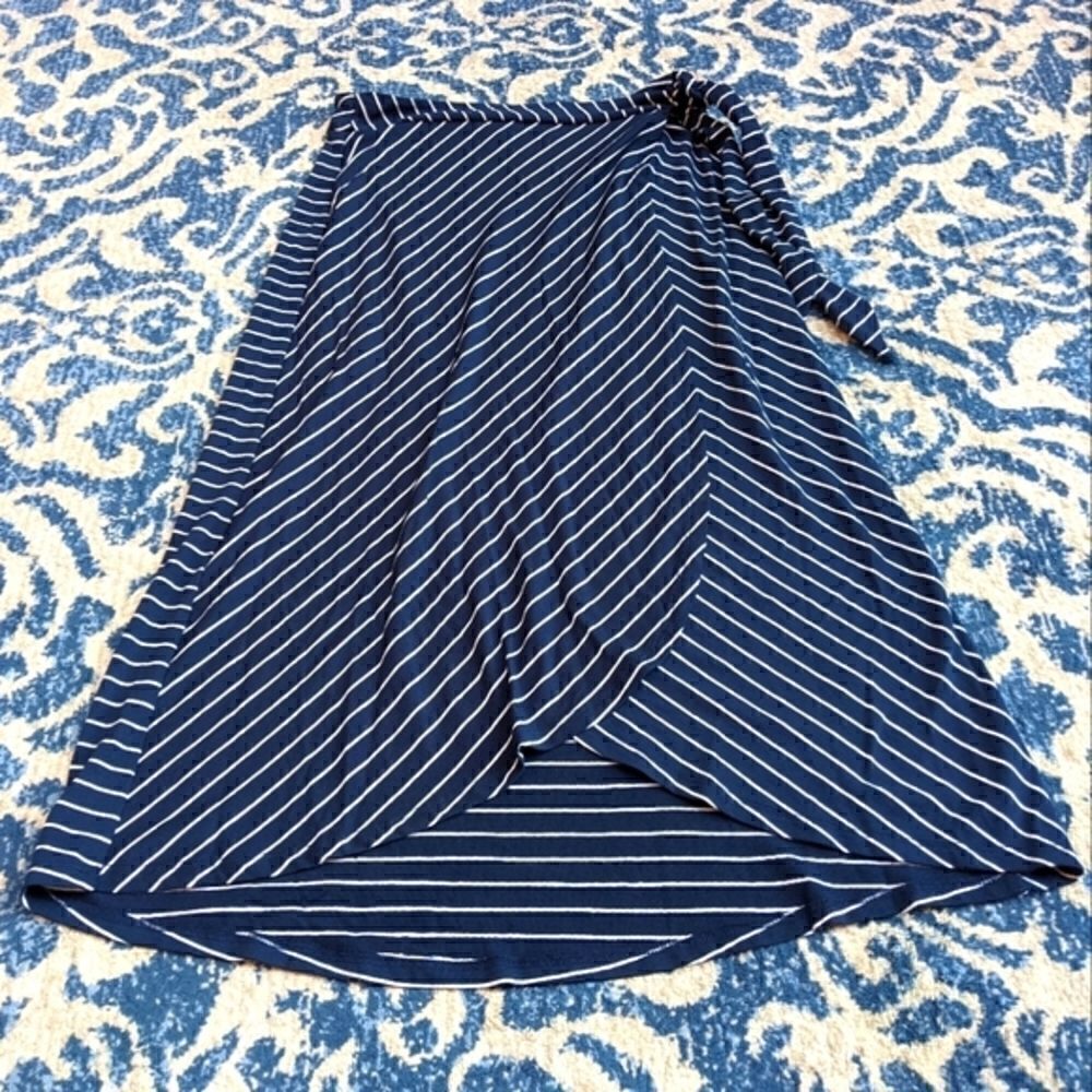 Adrienne Vittadini hi lowskirt striped size xs